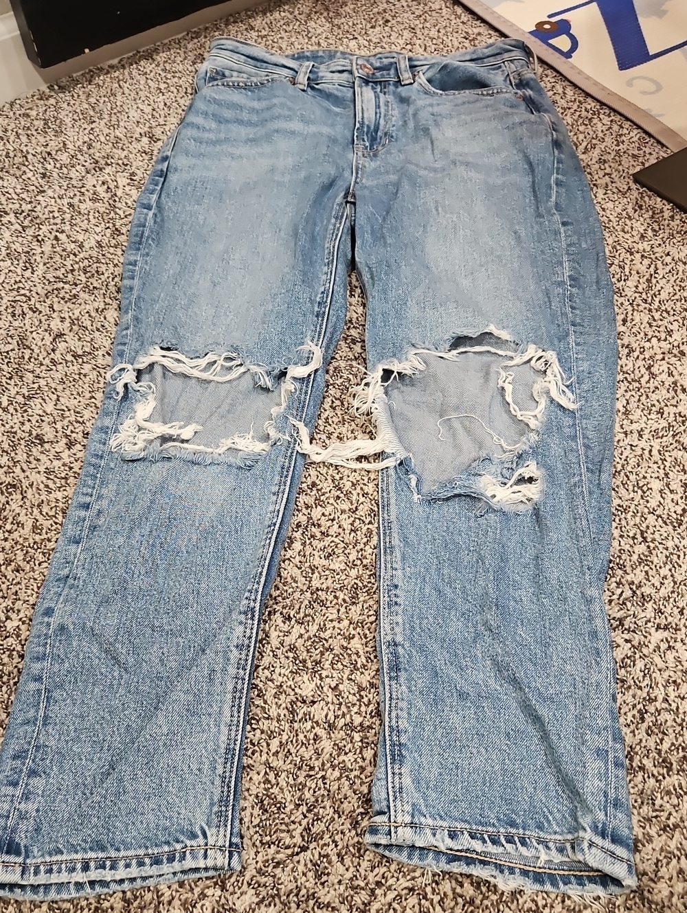 American Eagle Outfitters Light Blue Distressed Boyfriend Jeans Size 2 Short